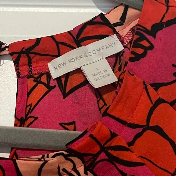 EUC NY & Company Floral Top (L) - Picture 2 of 2